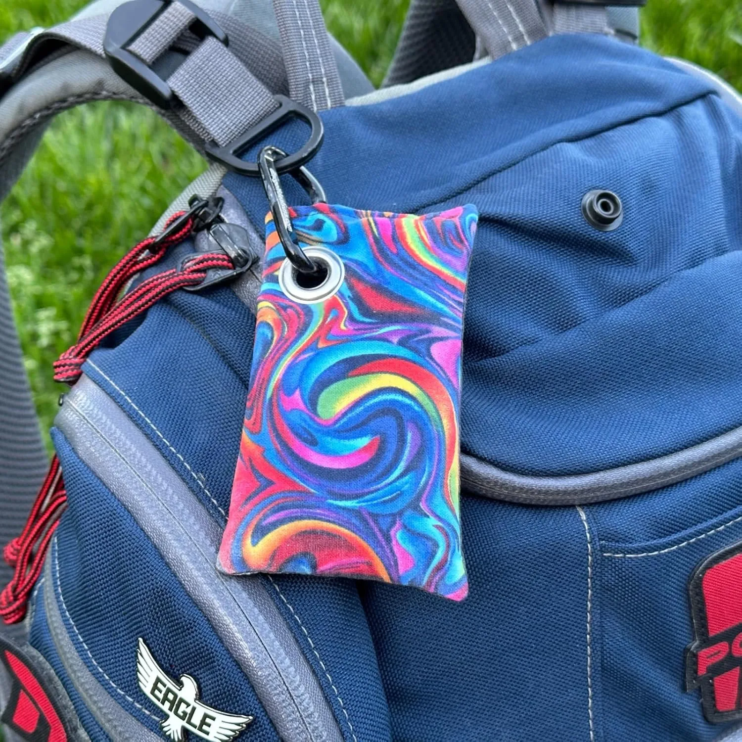 HYZER HOUND DISCS Disc Golf Chalk Bag | Dry Your Hands in the Heat of Summer | Attaches to Bag with a Carabiner | Improve Your Hand Grip for Consistency | Essential Disc Golf Accessories | Chalk