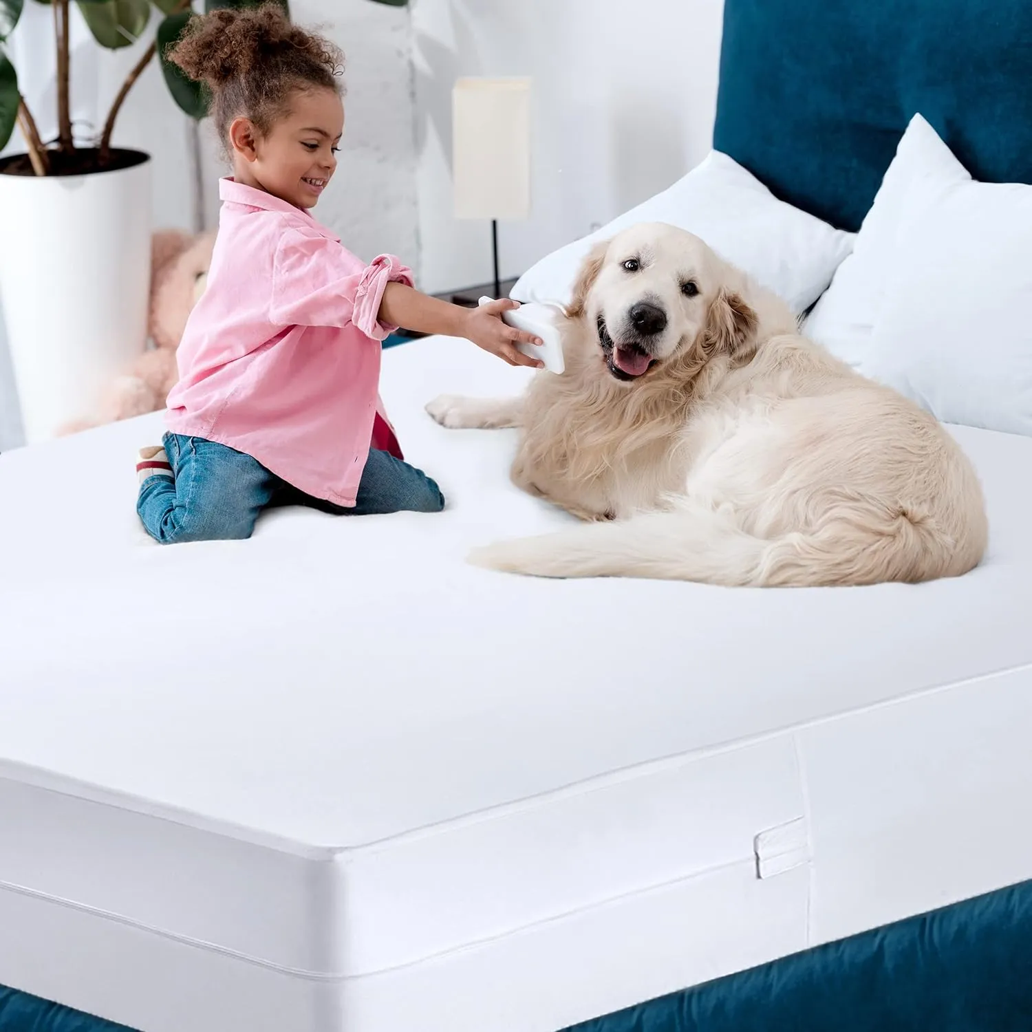 Utopia Bedding Zippered Mattress Encasement Queen, 100% Waterproof Bed Bug and Dust Mite Proof Mattress Protector, Absorbent Six-Sided Mattress Cover